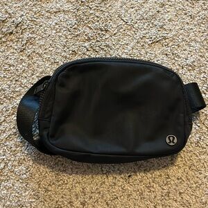 Lululemon Everywhere Belt 1L